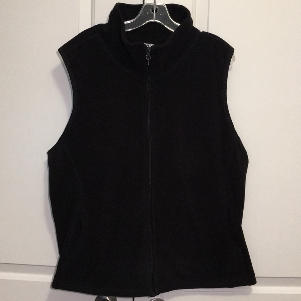 Old Navy men’s fuzzy black vest